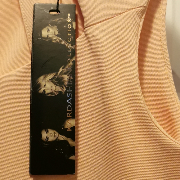 Kim Kardashian Peach colored dress - Picture 3 of 5